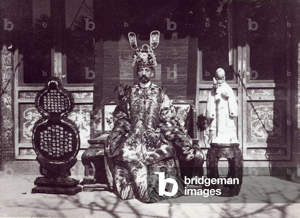 Pierre Loti in Chinese costume (photo)