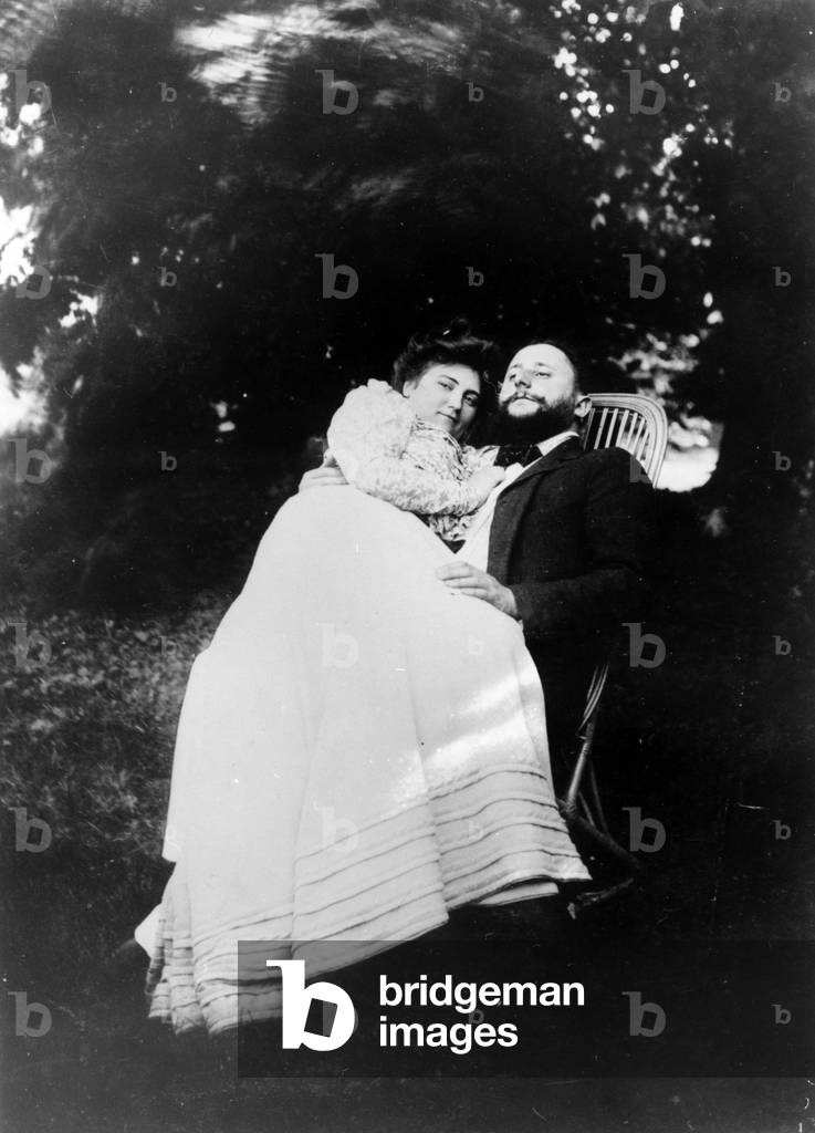 Thadée Natanson and his wife Misia Godebska in the garden of their country home, 'Le Relais', c.1899 (b/w photo)