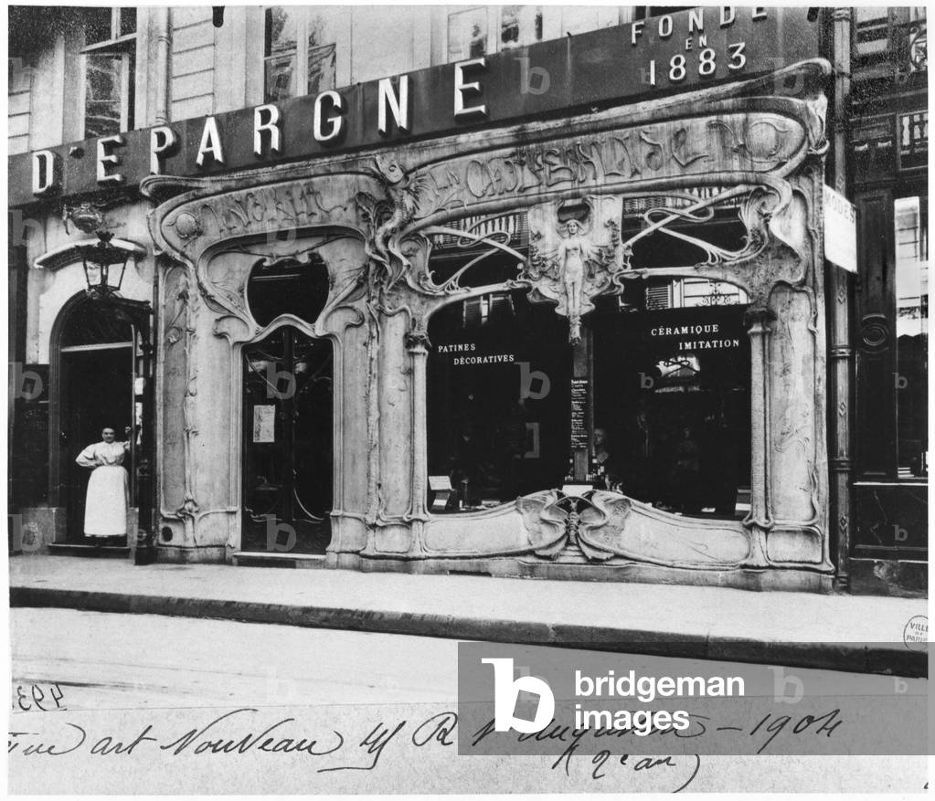 Shop window, Paris, 1904 (b/w photo)