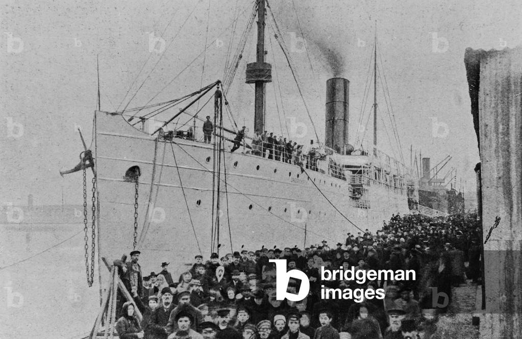 Russian emigrants departing for America, c.1905-10 (b/w photo)