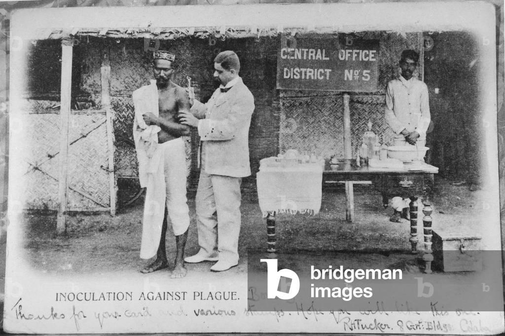 Inoculation against plague in Bombay, early 20th century (b/w photo)