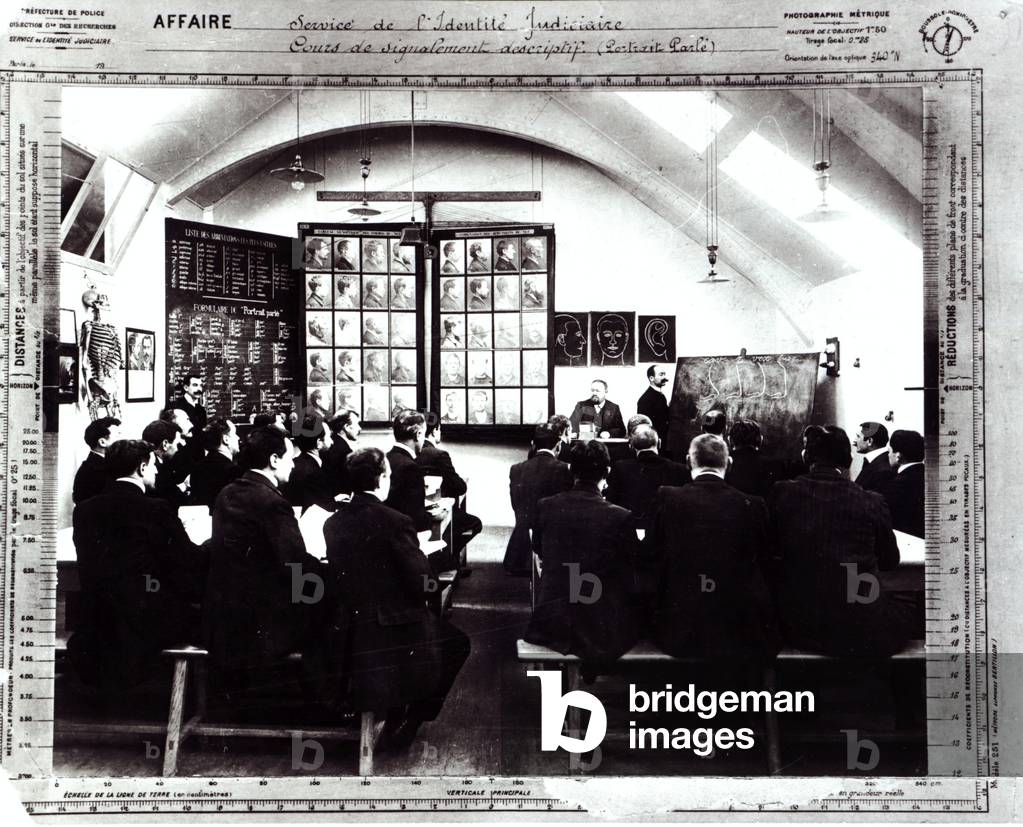 Immagine di Fotografia "Classe di descrizione presso il dipartimento Identite Judiciaire della Questura di Par