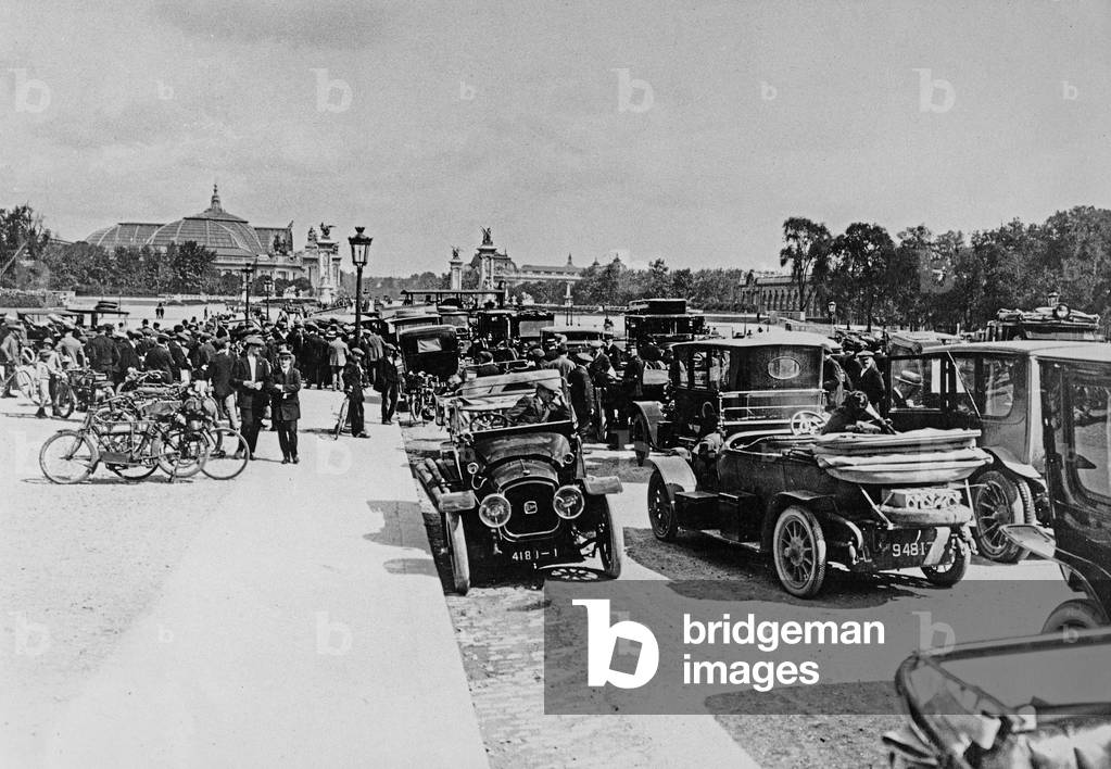 Requisition of automobiles on the Esplanade des Invalides, Paris, 16 August 1914 (b/w photo)