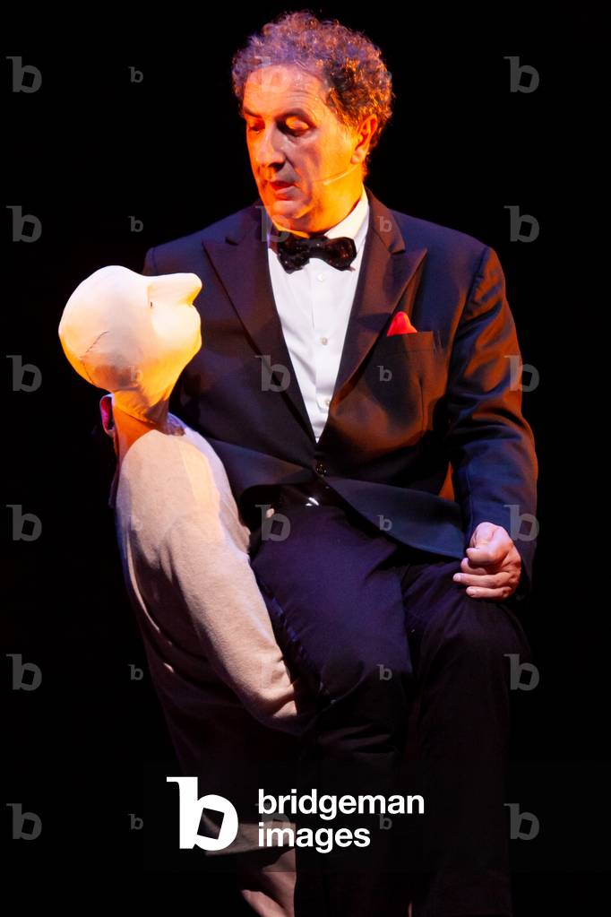 I have doubts at the theatre of the Roundabout 2018