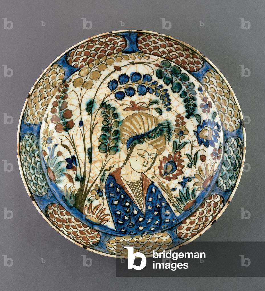 Plate, Safavid period, early 17th century (earthenware with underglaze and polychrome painting)