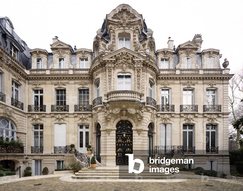 Mansion in Paris, France (photo)