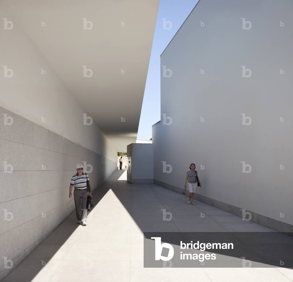 View of the Serralves Foundation, designed by Alvaro Siza Vieira, Porto, Portugal (photo)