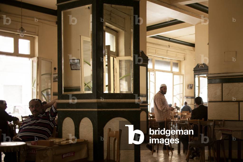 Café in Alexandria, Egypt (photo)