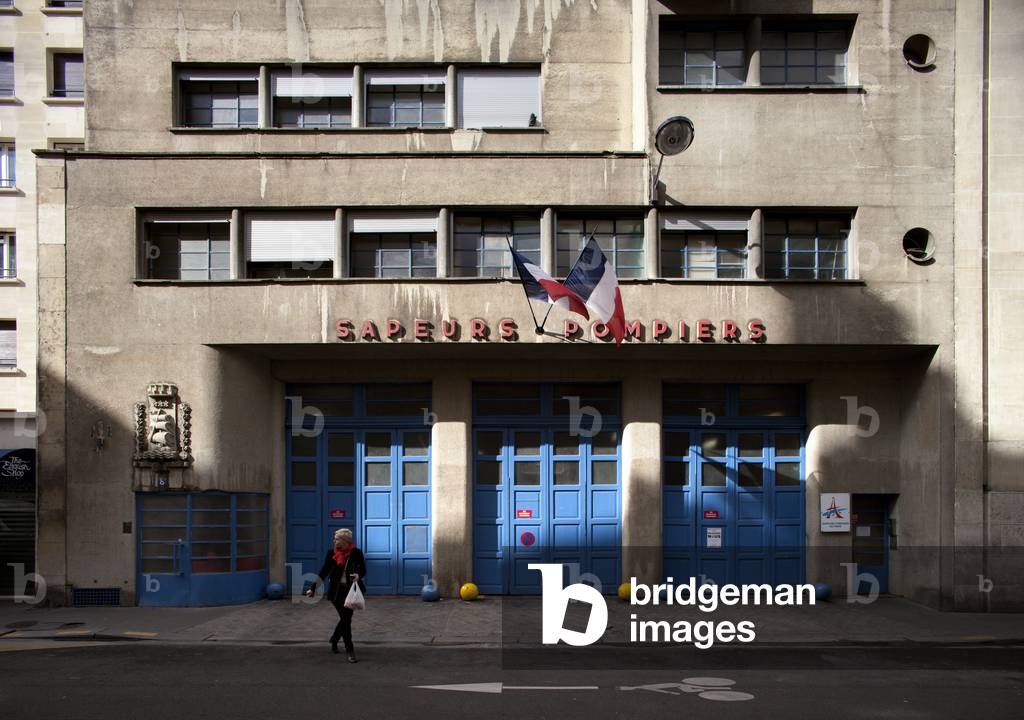 Dauphine fire station, by architect Robert Mallet-Stevens, 1936, 8, rue Mesnil, Paris 16, France (photo)