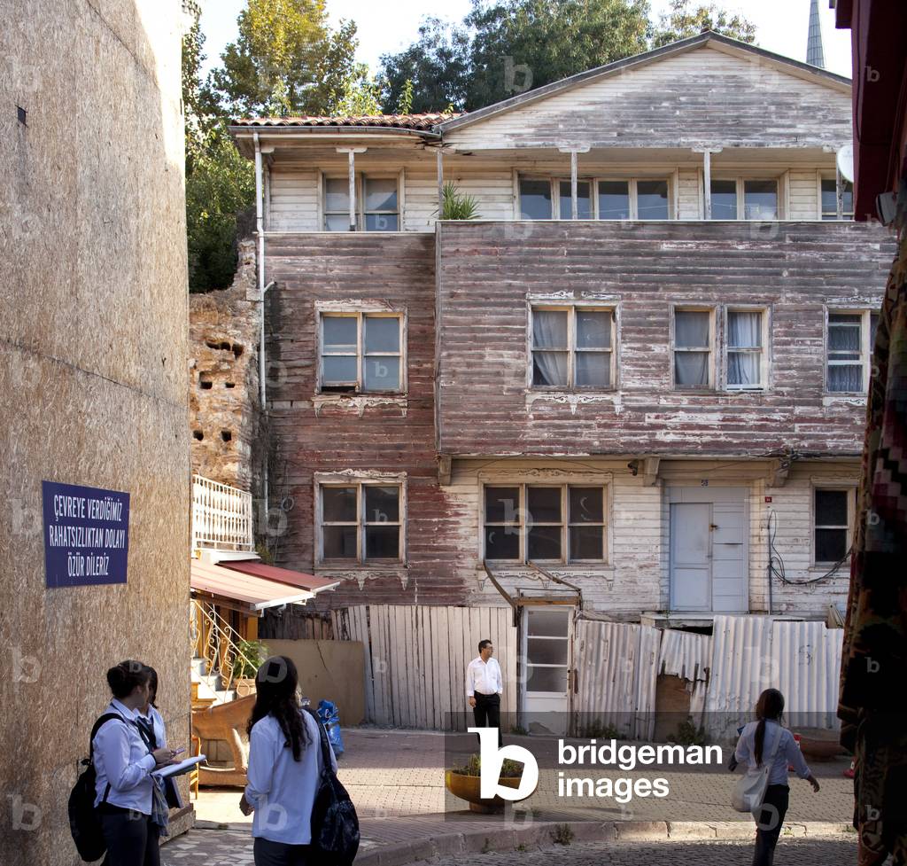 Schoolgirls, Istanbul, Turkey (photo)