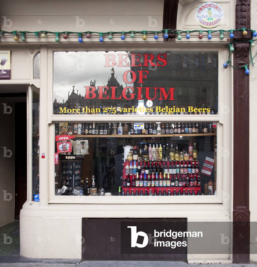 Beer shop window, Antwerp, Belgium (photo)