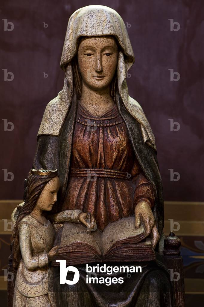 Wood statue of Saint Anne, Rennes, Ille et Vilaine, France (photo)
