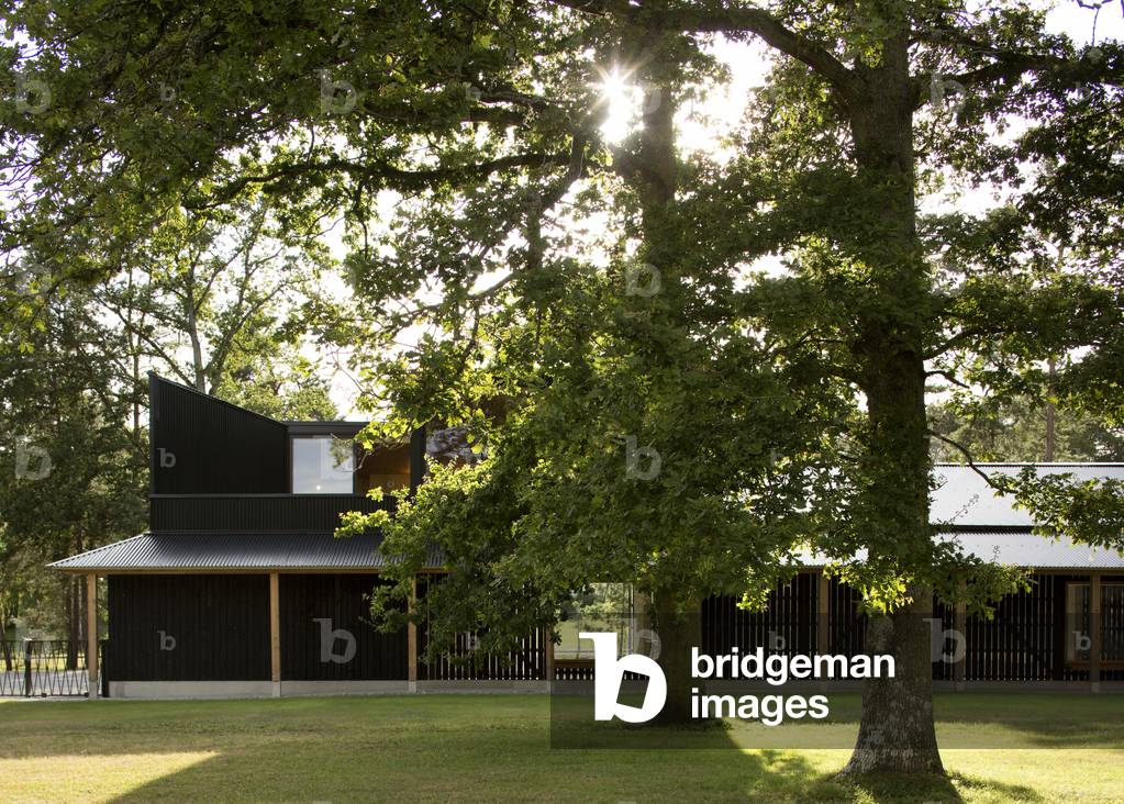 Communal workshops and staff housing, Boidot Robin architects, 2016, Poigny-la-Forêt, Yvelines, France (photo)