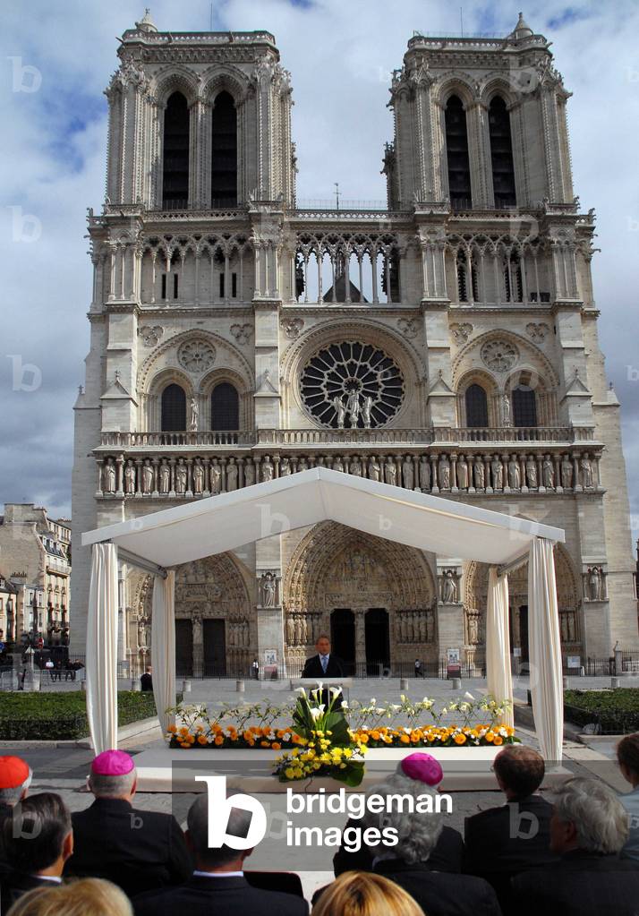 Paris, France, September 3, 2006: Speech by Bertrand Delanoe at the Inauguration of the Place du parvis de Notre-Dame, Place Jean-Paul II.