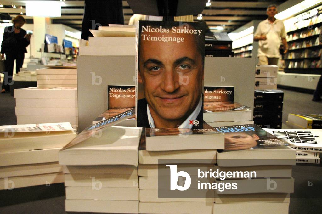 Paris, 4/08/2006 Two weeks after its release in mid-July, Nicolas Sarkozy's book “Temoignage” has already reached a circulation of 285,000 copies.