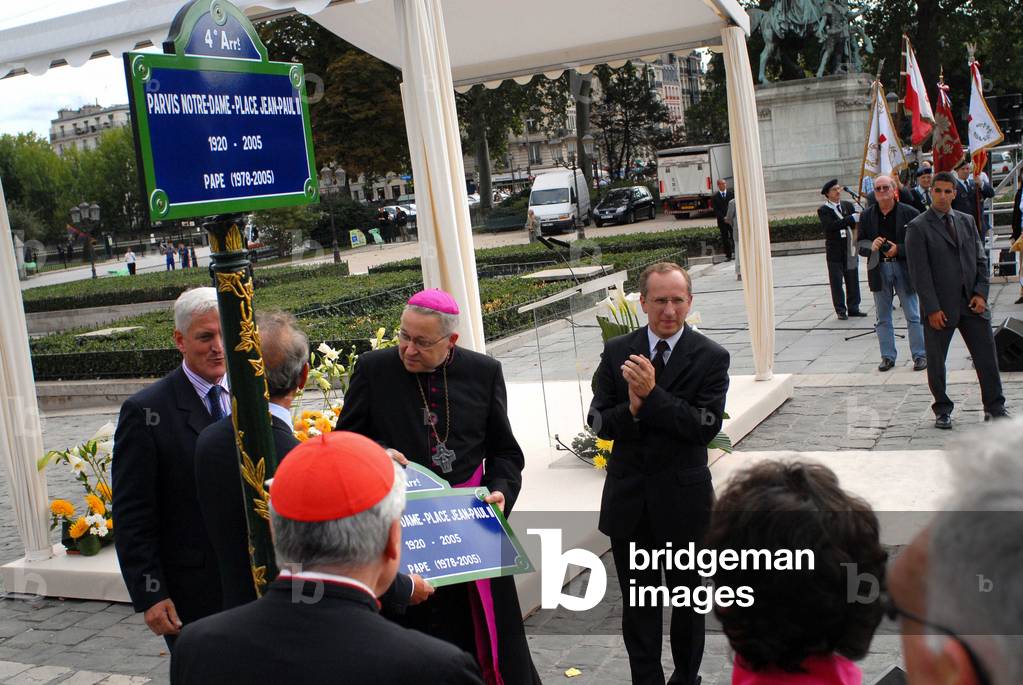 Paris, France, September 3, 2006: Inauguration of the Place du parvis de Notre-Dame, Place Jean-Paul II.
