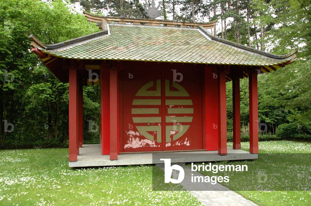 Bois de Vincennes, vestige of the village built for the 1907 colonial exhibition in Paris. This is an Asian temple.