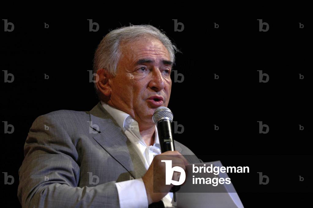 Paris, France, July 3, 2006: Speech by Dominique Strauss-Kahn (DSK) (PS) at the first meet-up (meeting with Internet users) at the Theatre Dejazet for the launch of her e-campaign.
