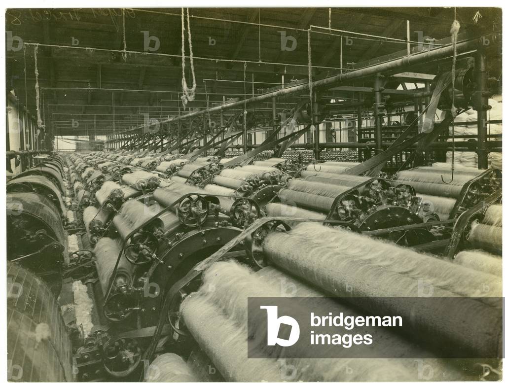Carding room 1, Leas spinning mill, 1923 (b/w photo)
