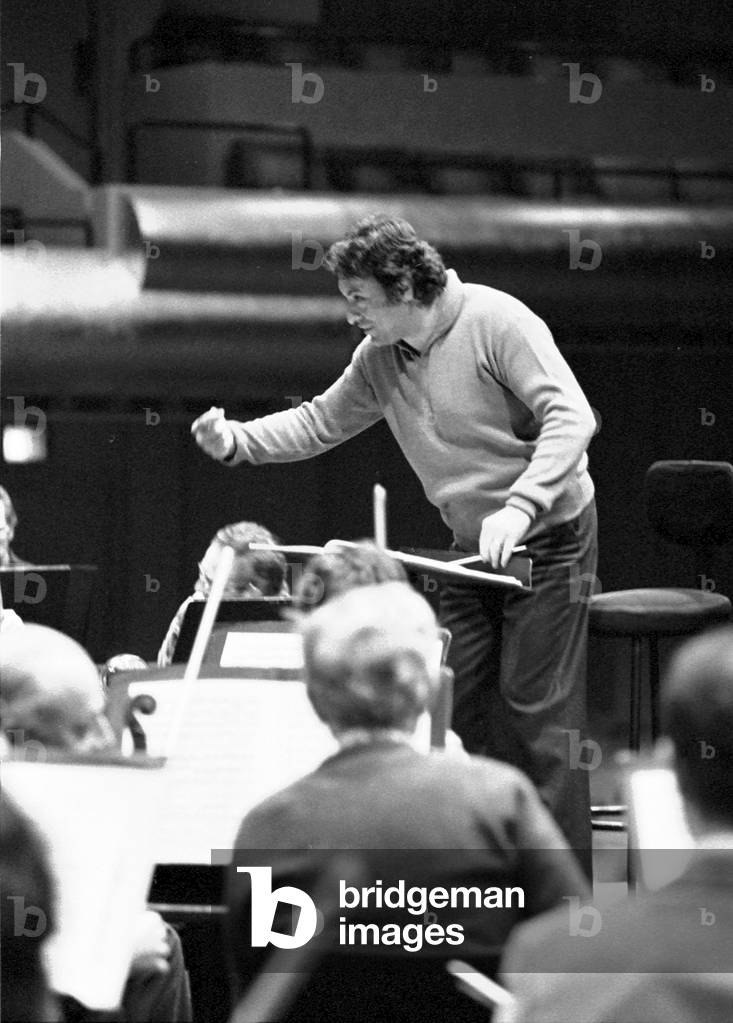 Zubin Mehta conducting a