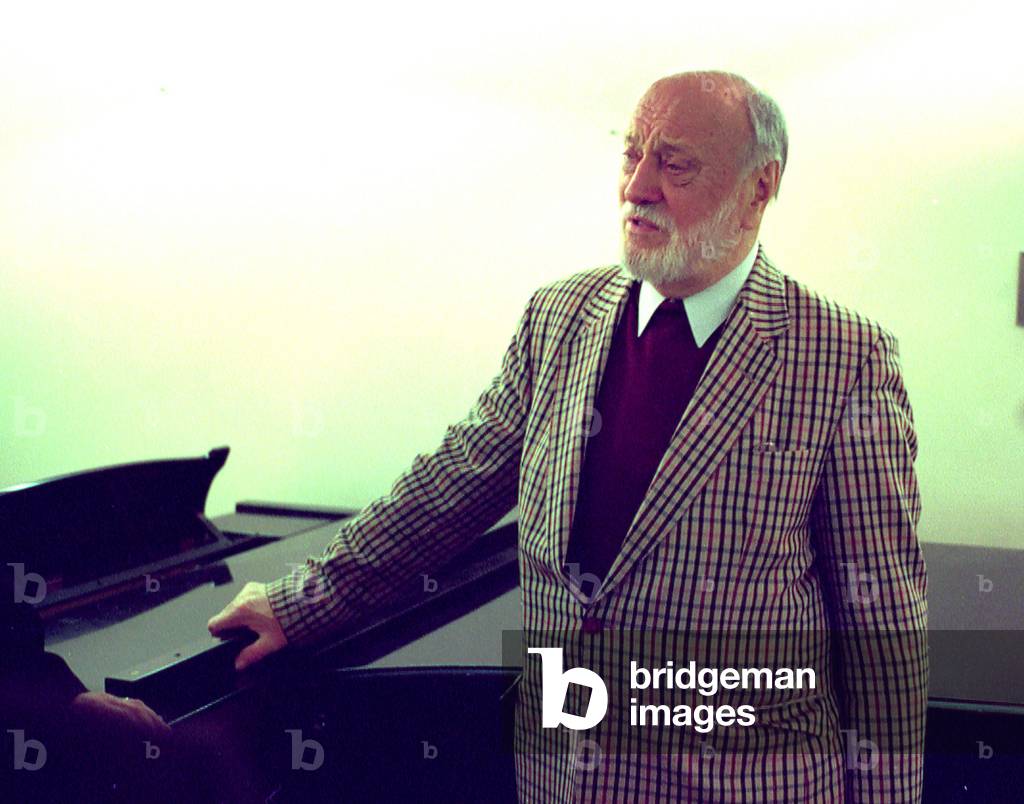 Kurt Masur  standing