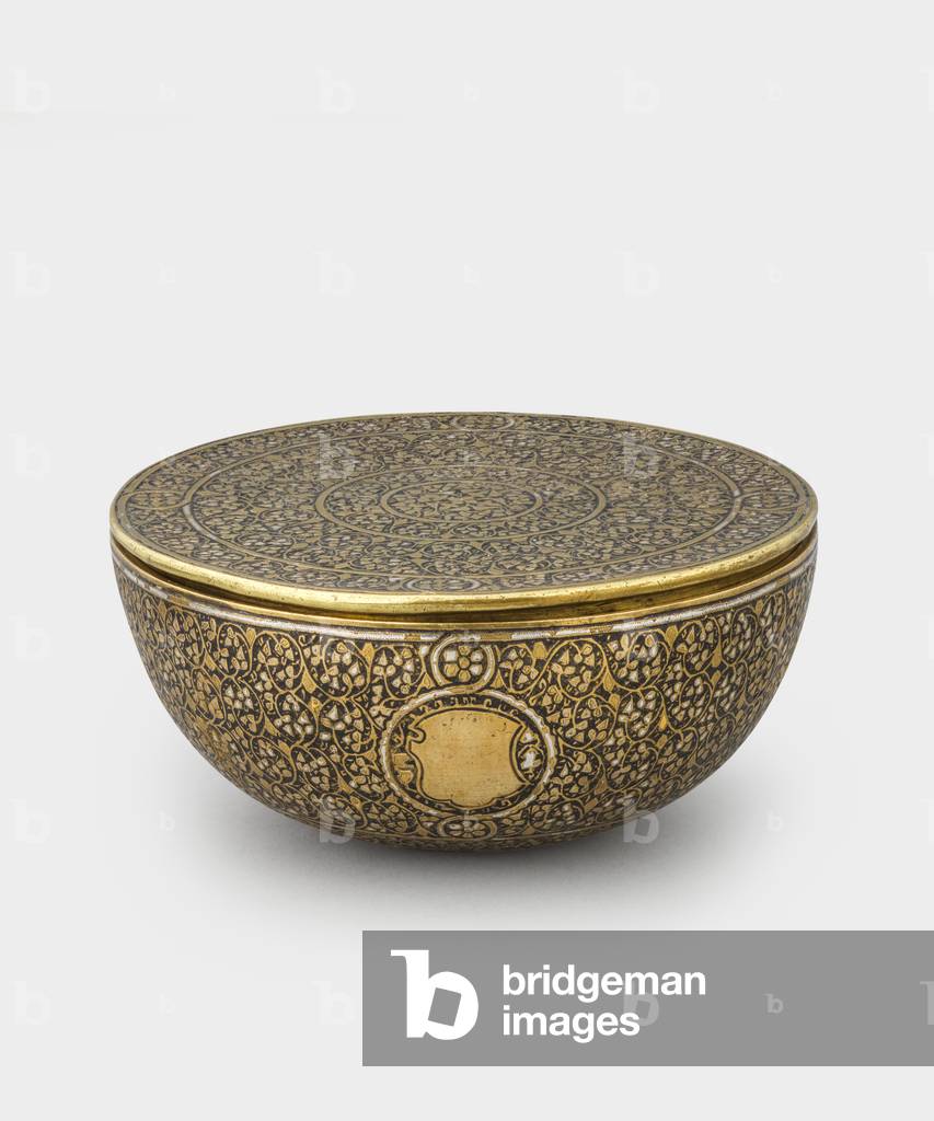 Bowl-shaped box with cover, 1475-1525 (engraved brass & silver inlay)