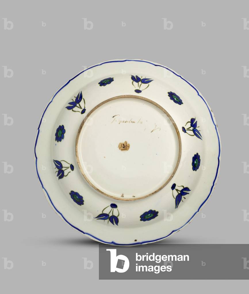 Dish with scalloped rim decorated with carnations, crocus and stylised lotuses within a wave and rock border, c.1575-c.1580 (fritware (cobalt blue, green and bole-red glaze))