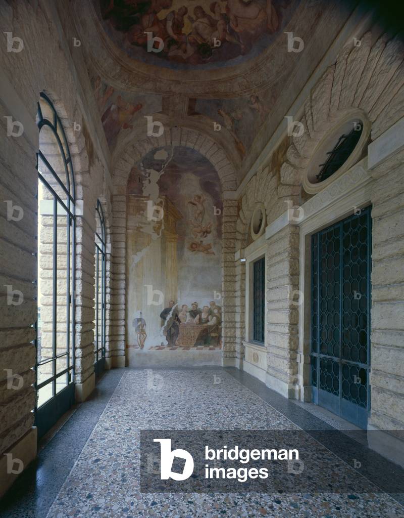 Interior view of the loggia of the Villa Caldogno (photo)