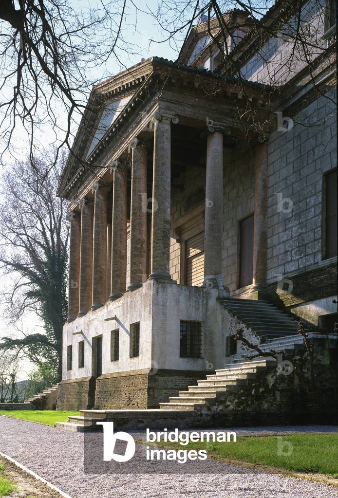 View of the portico of the Villa Foscari (photo)