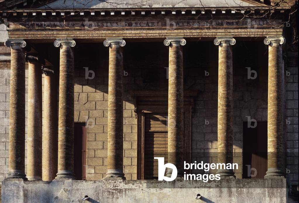 View of the portico of the Villa Foscari (photo)