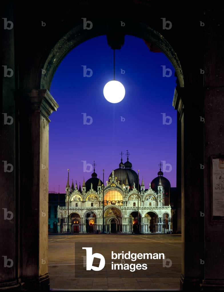 Night View of the Facade, St Mark's Basilica, Venice, Italy (photo)
