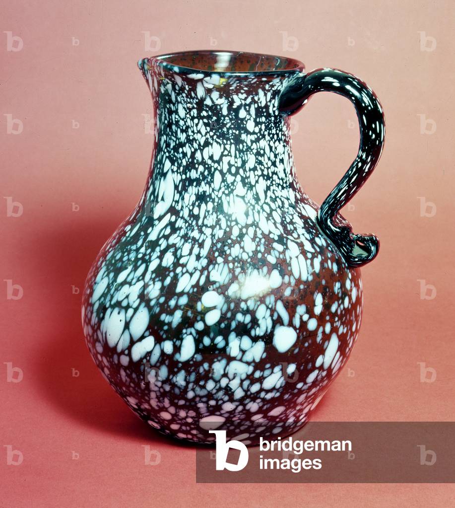 Brocca in vetro verde tipo Nailsea con decorazione splash bianca, c.1800