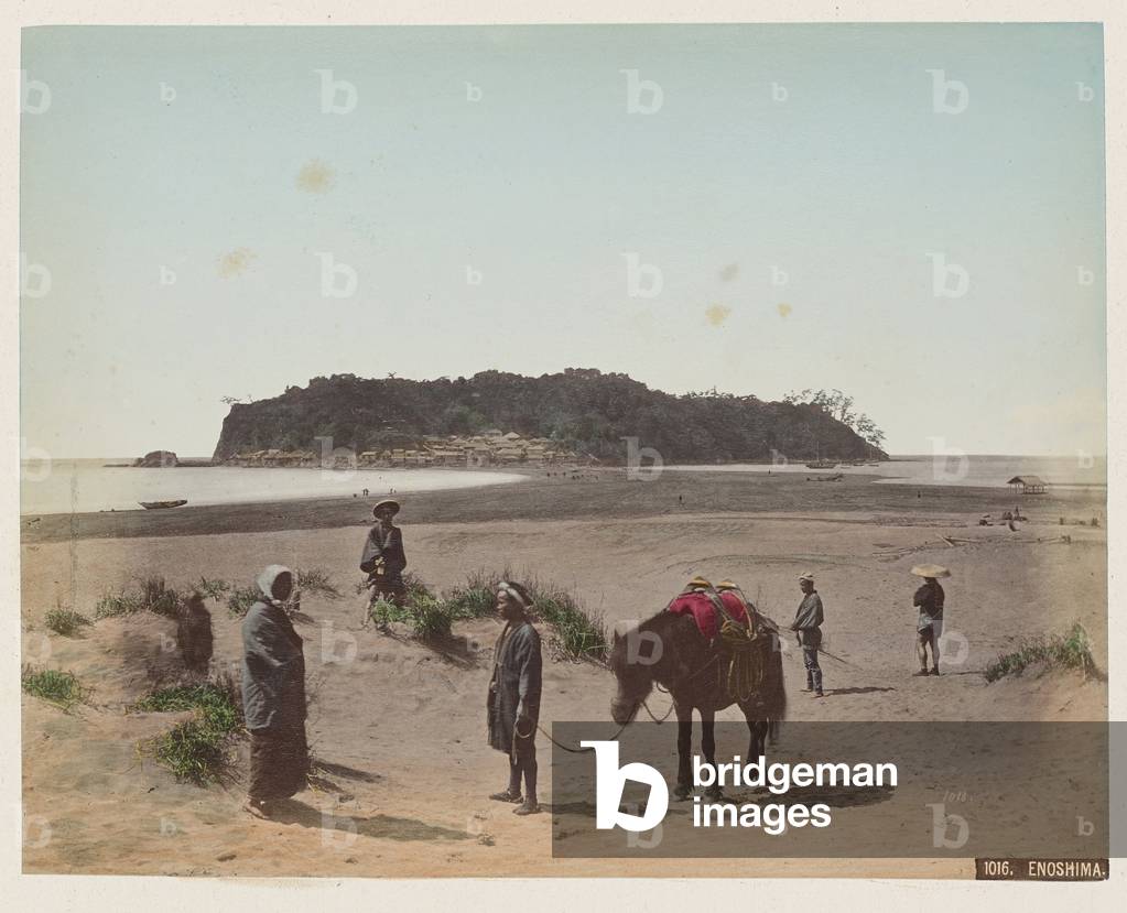 The beach facing the island of Enoshima - Enoshima - Japan 1880-1910 - Hand coloured photo