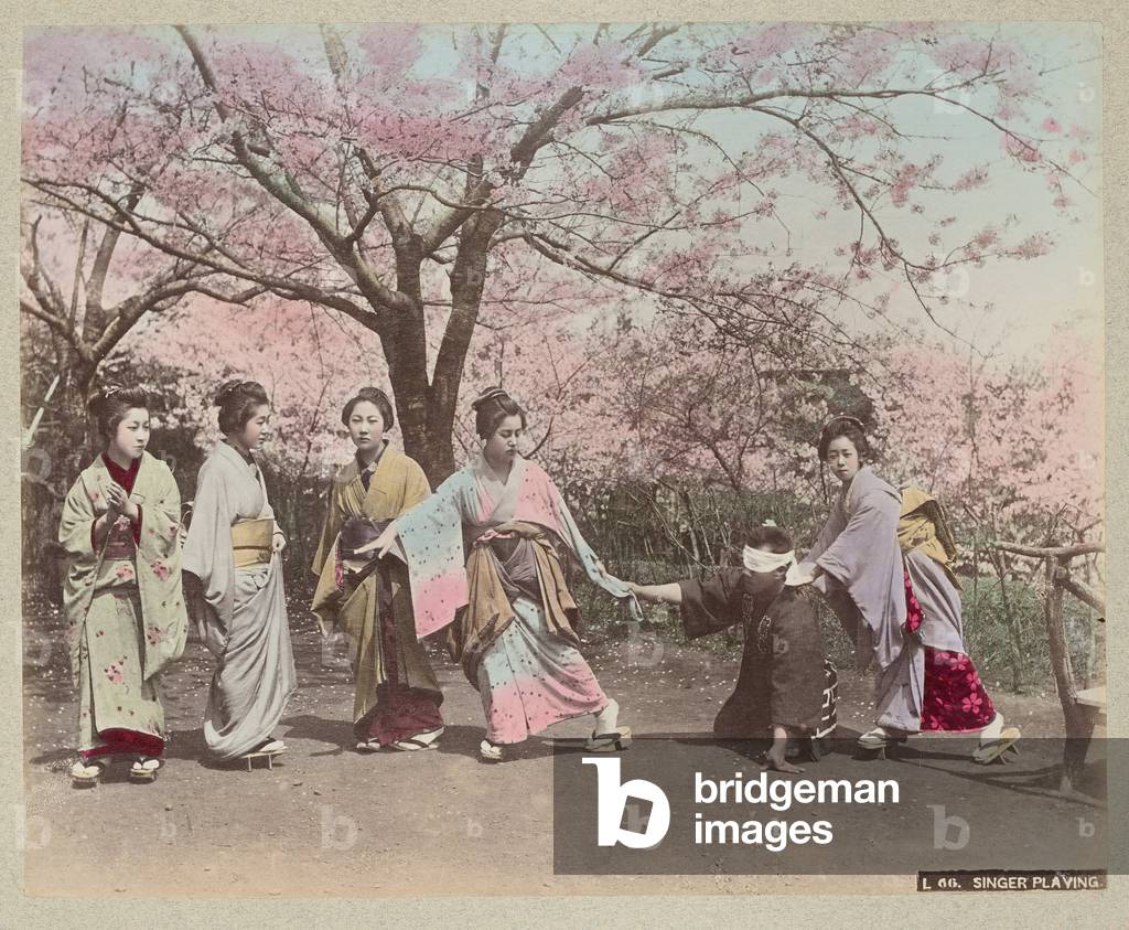 Singer playing - Japan 1880-1910 (photo)