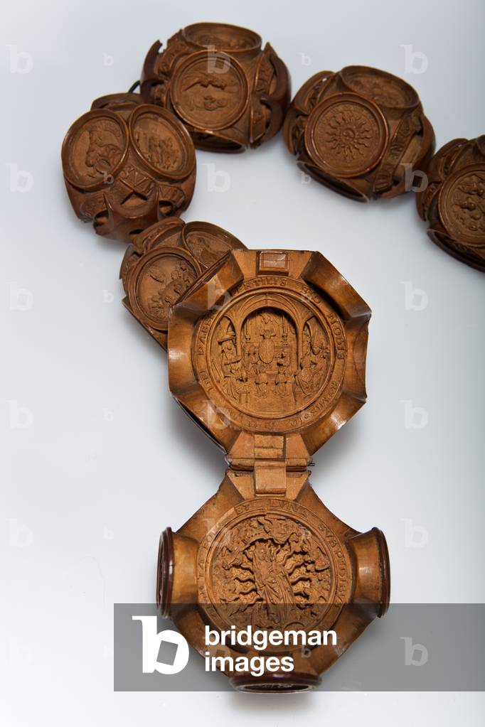 Henry VIII's rosary, detail of the open Pater bead(boxwood)