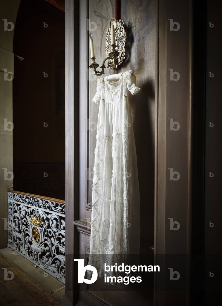 Cavendish family christening gown, worn by the 11th Duke of Devonshire and successive generations of the Cavendish family, late nineteenth century, Chatsworth House (photo)