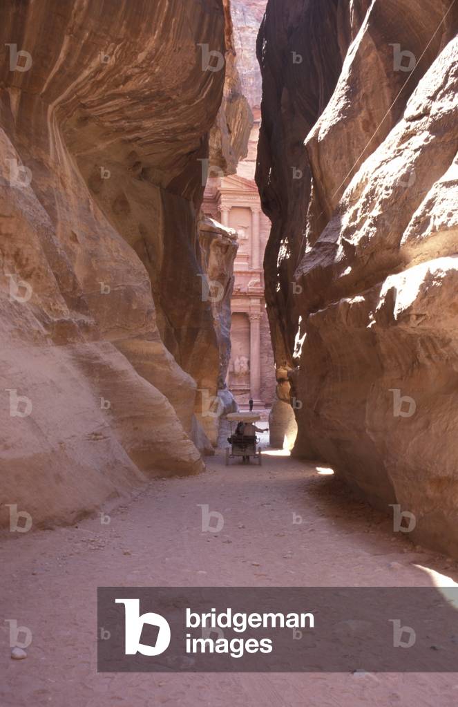 As Siq gorge, Entrance of Petra, Petra, Jordan, Middle East