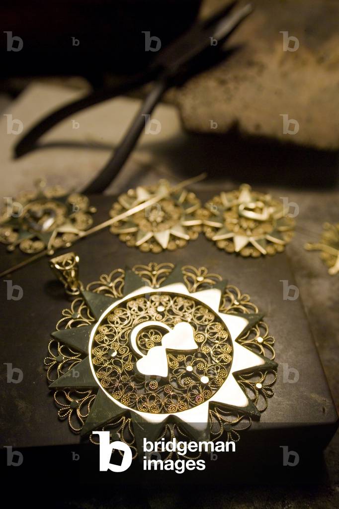 Presentosa lavoration, Gold manufacturing, Maurizio D'Ottavio goldsmith, Guardiagrele, Abruzzo, Italy