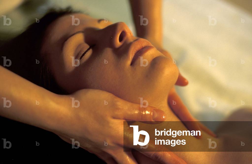 Bild von Fotografie "Frau nimmt eine Massage"
