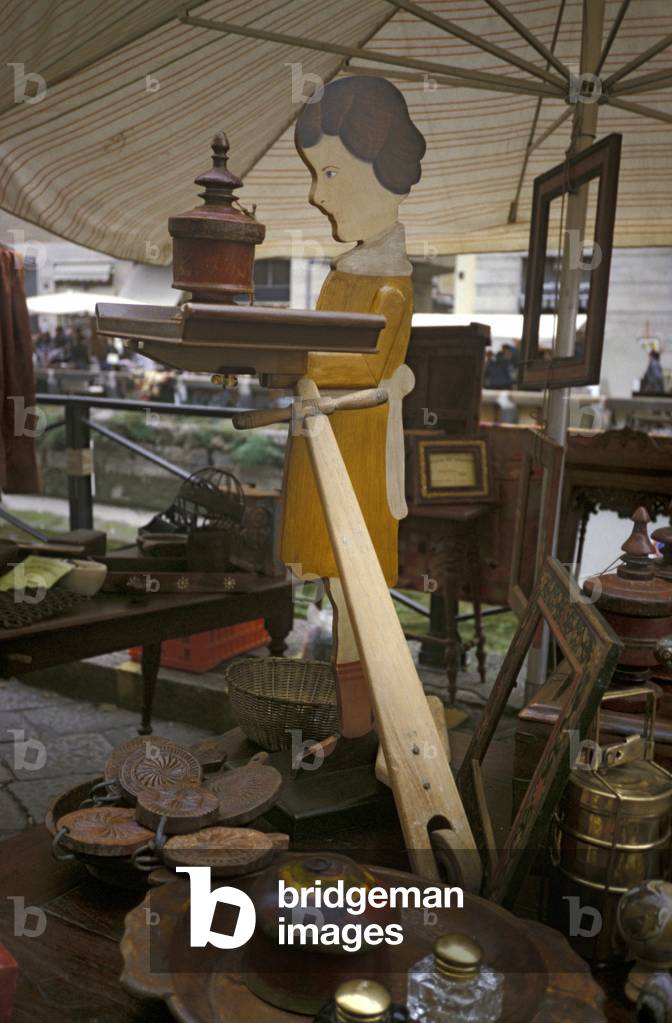 Antique trade market, Naviglio Grande, Milan, Lombardy, Italy