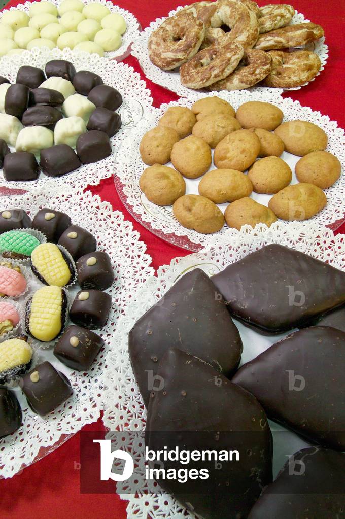 Mustaccioli, Paste Reali, Divini Amori, Roccocò, Typical Xmas desserts, Giovanni Scaturchio confectioner's shop, Naples, Campania, Italy