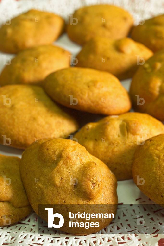 Susamielli, Typical Xmas desserts, Giovanni Scaturchio confectioner's shop, Naples, Campania, Italy