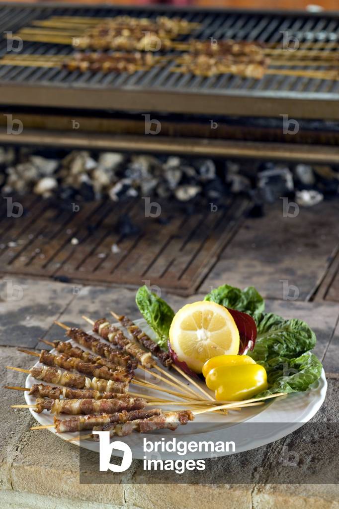 Spiedini di pecora, ristorante Pater Montium, Guardiagrele, Abruzzo, Italia