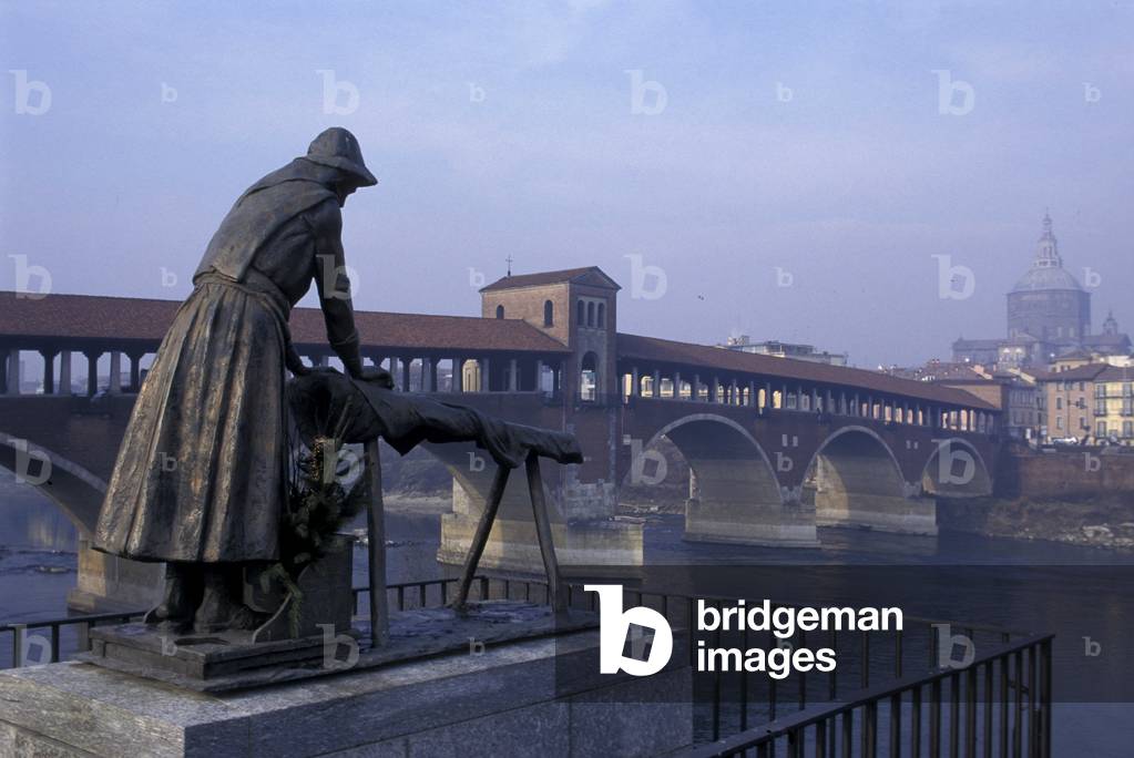 Laundress monument near Ponte Coperto (Ponte Vecchio) bridge, Pavia, Lombardy, Italy