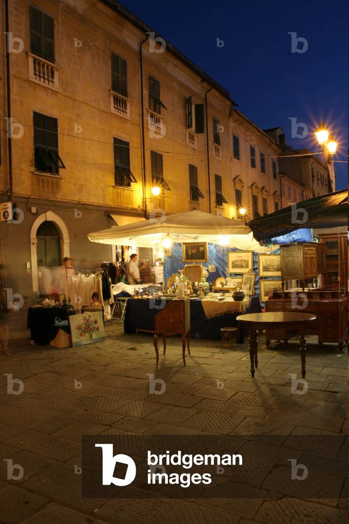Stands, La Soffitta nella Strada, Summer antiquary fair, Sarzana, Ligury, Italy