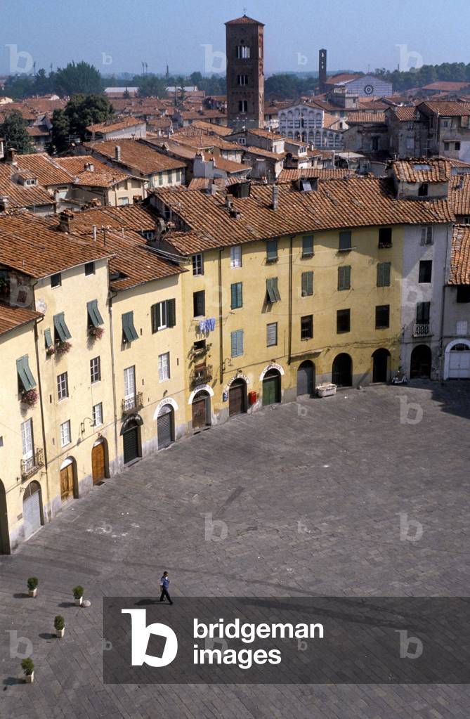 Piazza Anfiteatro, Lucca, Tuscany, Italy