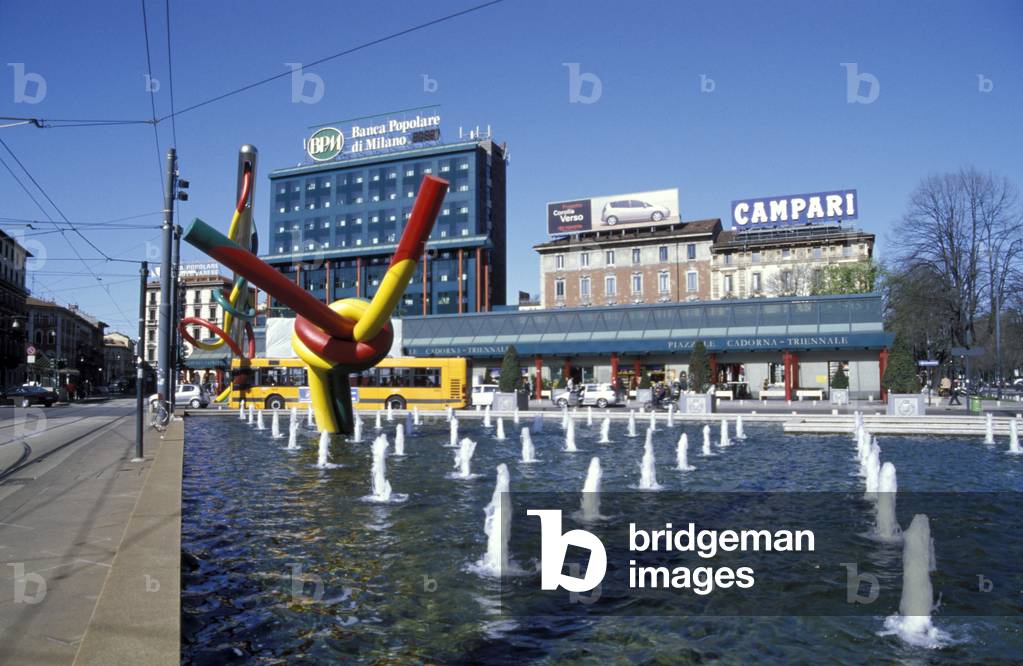 Needle, Thread and Knot, Cadorna square, Milan (photo)