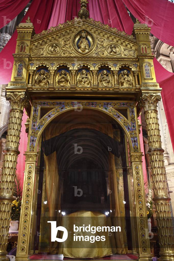 The Holy Tunic, a relic housed in the Basilique Saint-Denys d'Argenteuil, Argenteuil, France, 2016 (photo)