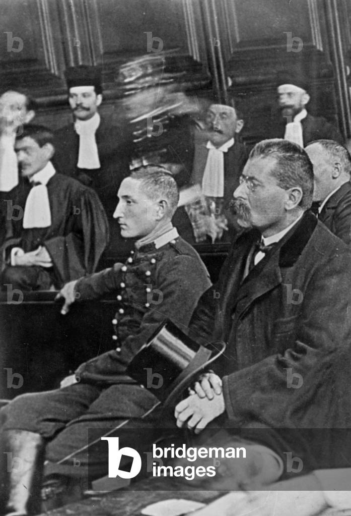 Steinheil affair : in 1908, mother and husband of Marguerite Steinheil were found dead. Marguerite Steinheil, in fact the true culprit, accused her servant Remy Couillard (here on the photo with police superintendent Buchotte)