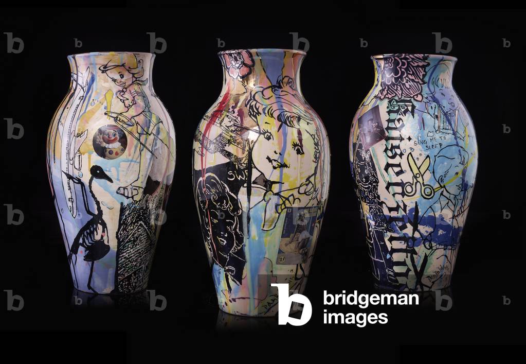 Damaged goods, one november spawned a monster sing me to sleep, 2015 (gold and silver on earthenware)
